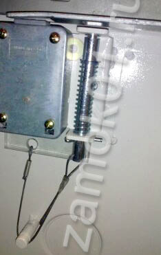 Защита механизма замка сейфа стеклом